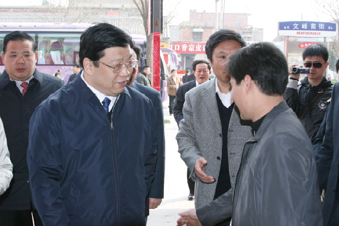 2010年安阳市原市委书记张广智、市长马林青莅临英国威廉希尔WilliamHill祥总部视察工作